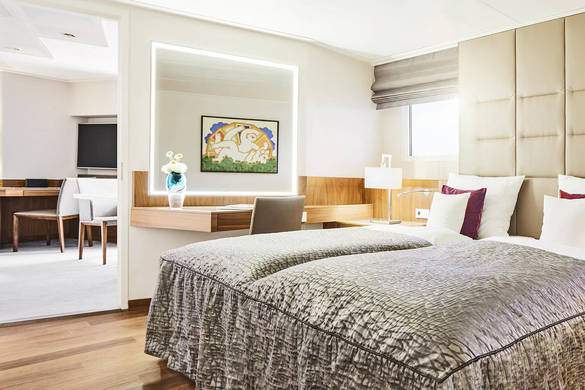 Hapag Lloyd Cruises MS Europa Penthouse Grand Suite 4.jpg